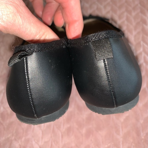 Virtually brand new! Cat & Jack Ballet slipper shoes/ faux leather w bow. Sz 4 - Picture 5 of 10